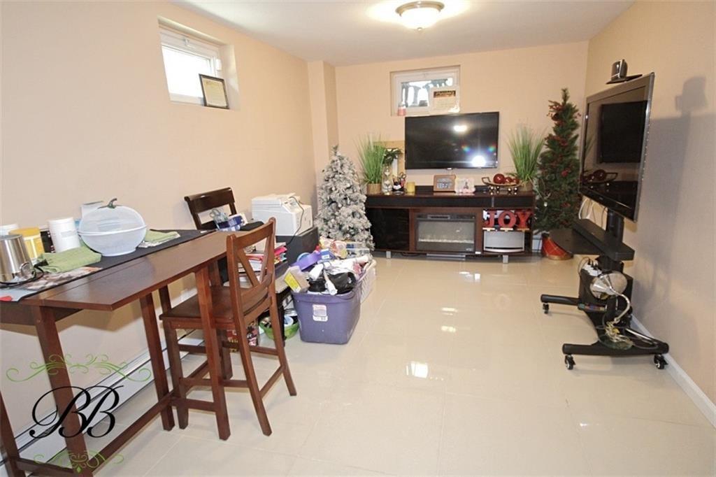 9419 Avenue J Property Photo 21