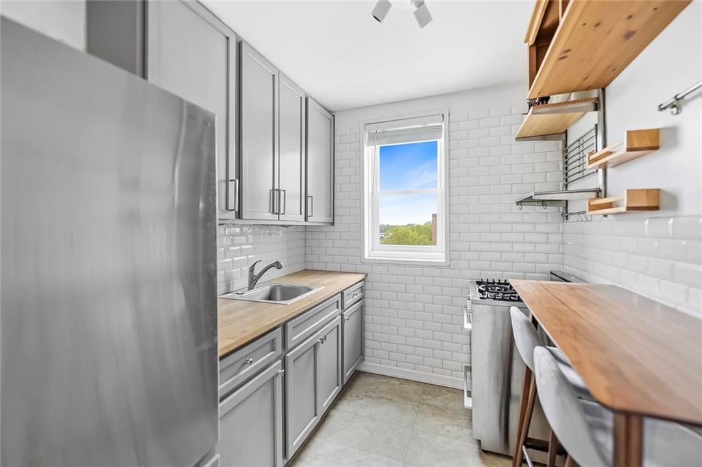 2939 Avenue Y 5g Property Photo 3