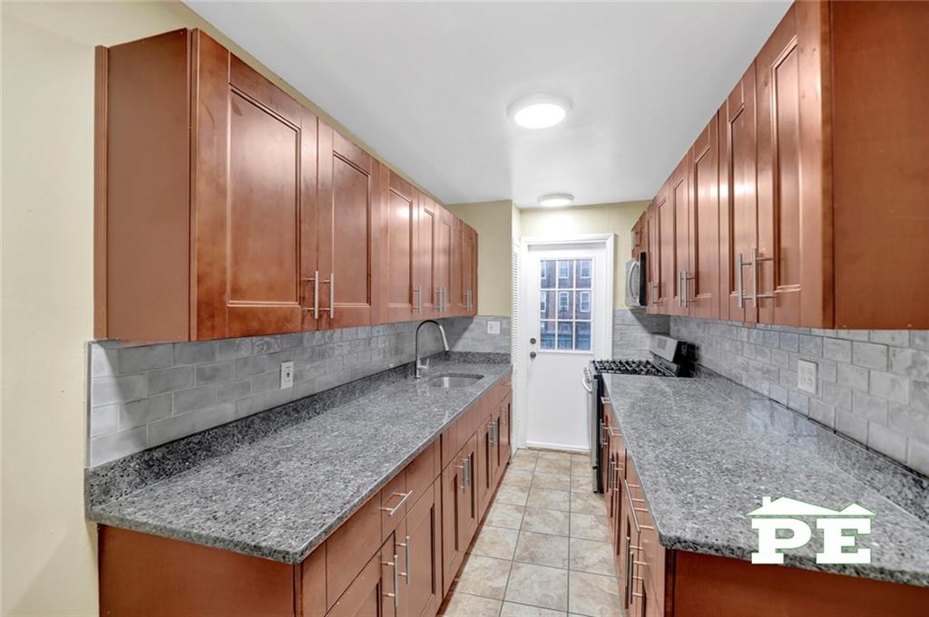 1392 Troy Avenue Property Photo 11
