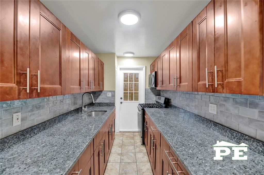 1392 Troy Avenue Property Photo 12