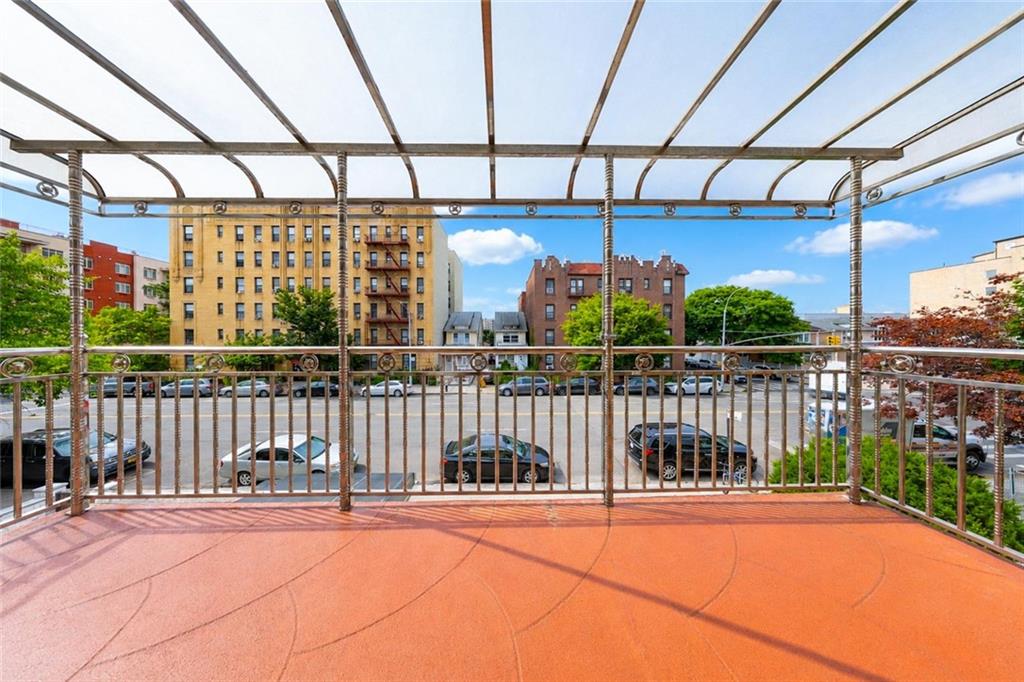 312 Avenue P Property Photo 5