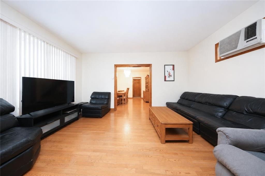 312 Avenue P Property Photo 6