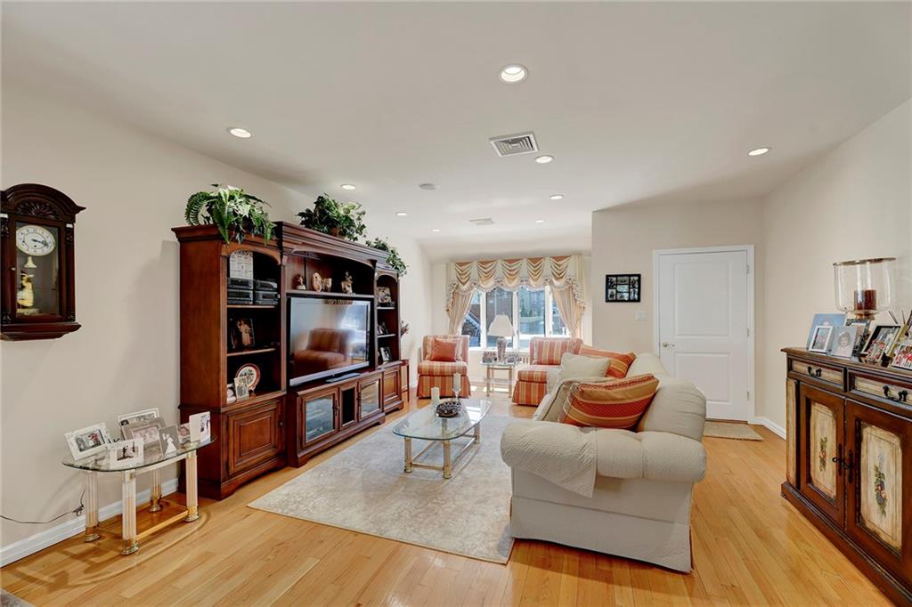 1881 West 7th Street Property Photo 3
