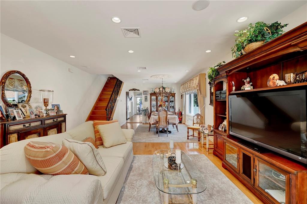1881 West 7th Street Property Photo 4