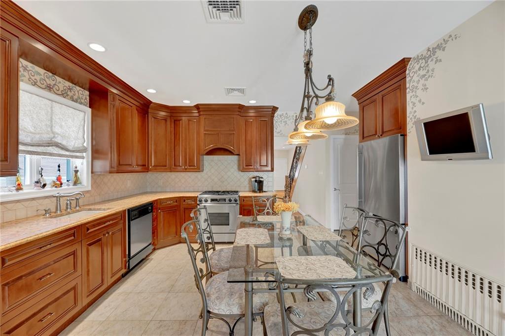 1881 West 7th Street Property Photo 8