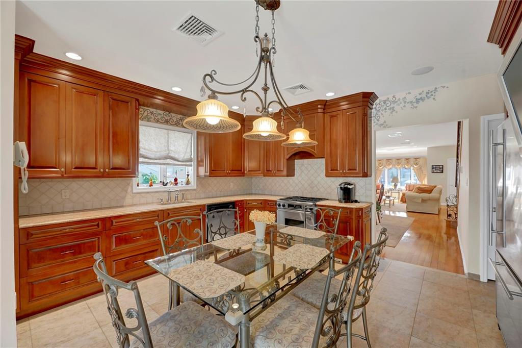 1881 West 7th Street Property Photo 9