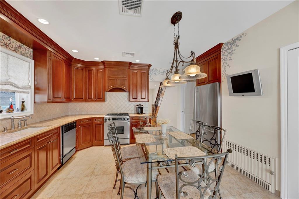 1881 West 7th Street Property Photo 12