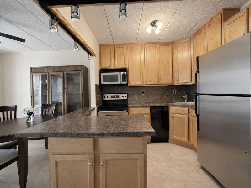 9981 Shore Road 13b Property Photo 2