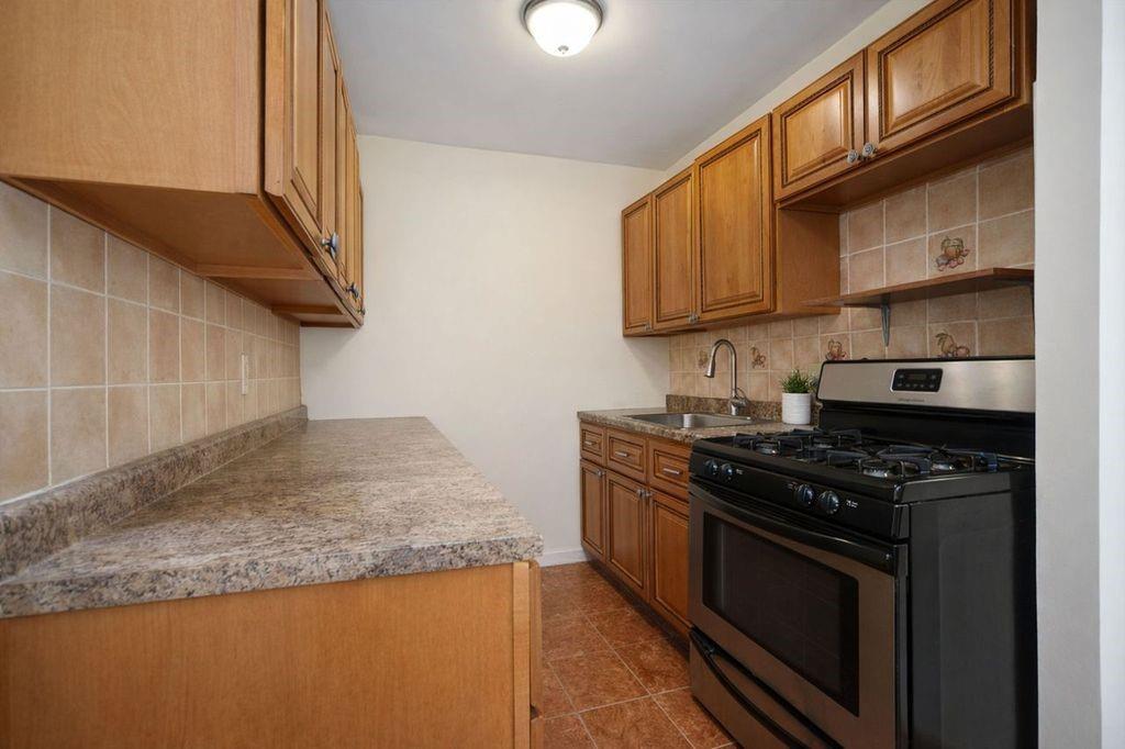 1237 Avenue Z 1w Property Photo 11