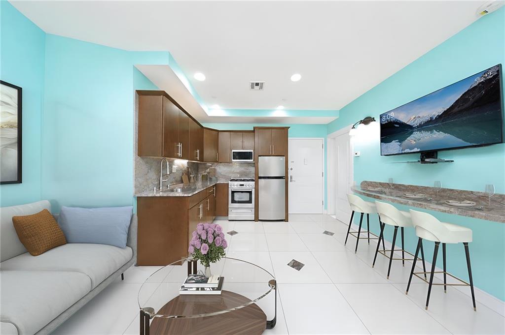 2113 Kings Highway 2 Property Photo 3