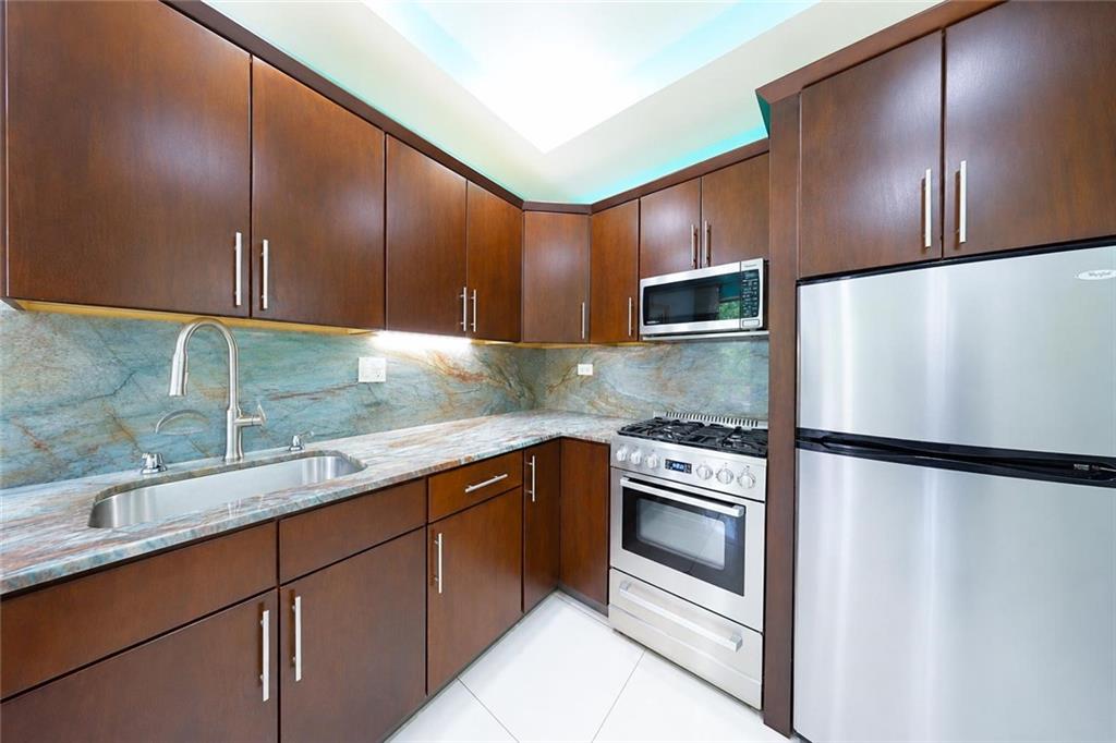 2113 Kings Highway 2 Property Photo 5