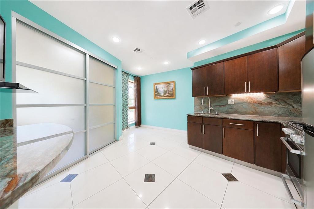 2113 Kings Highway 2 Property Photo 6