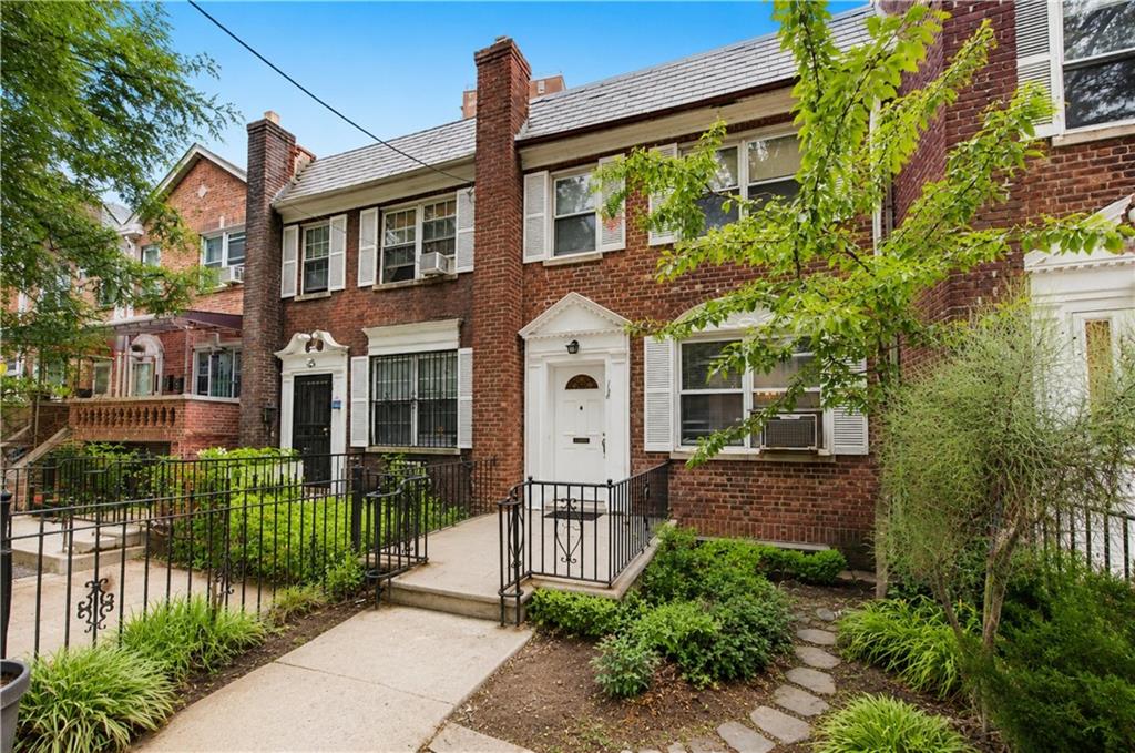 138 Van Cortlandt Park S Property Photo 3