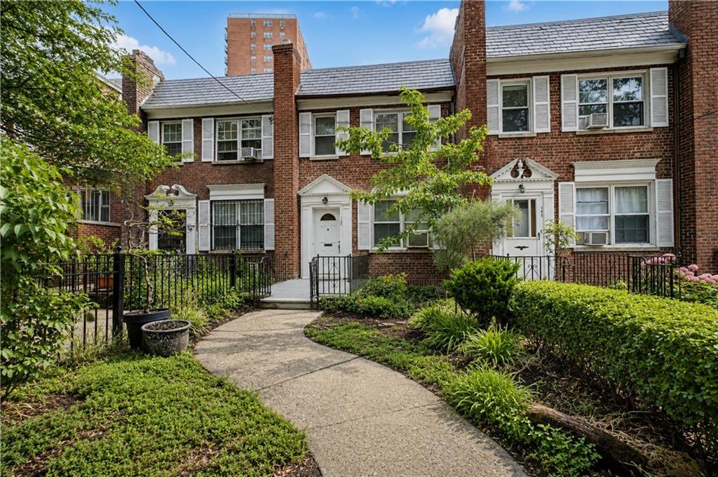 138 Van Cortlandt Park S Property Photo 4