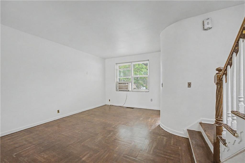 138 Van Cortlandt Park S Property Photo 10