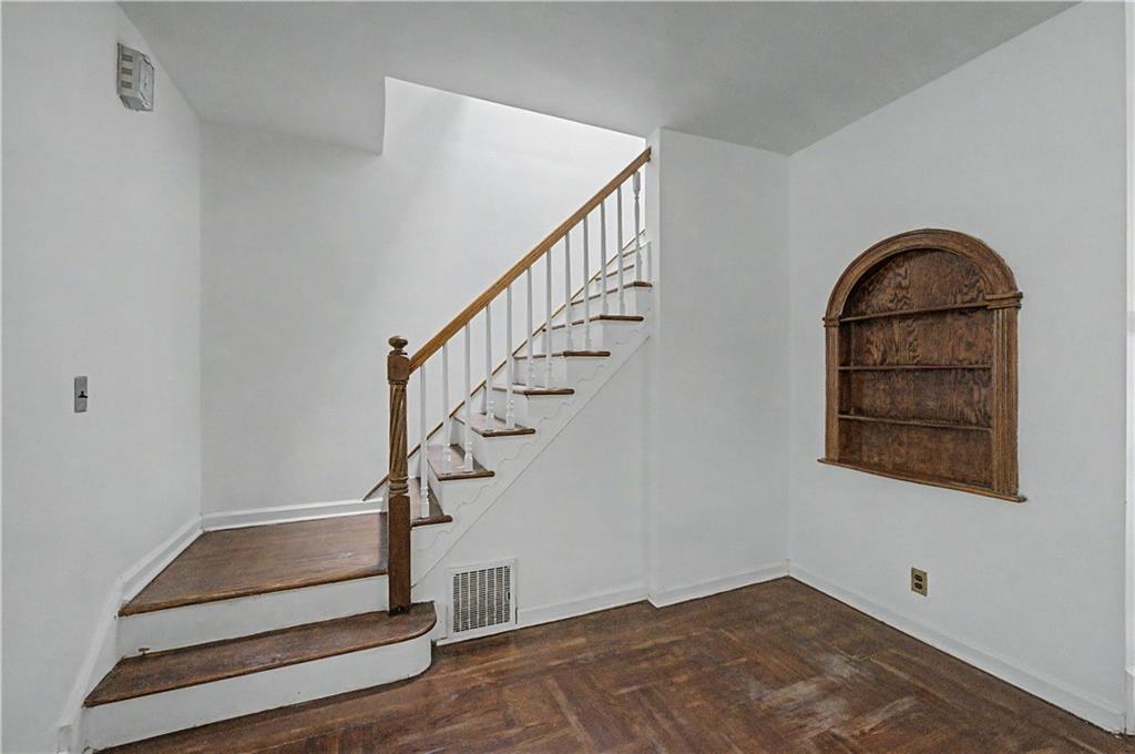 138 Van Cortlandt Park S Property Photo 11