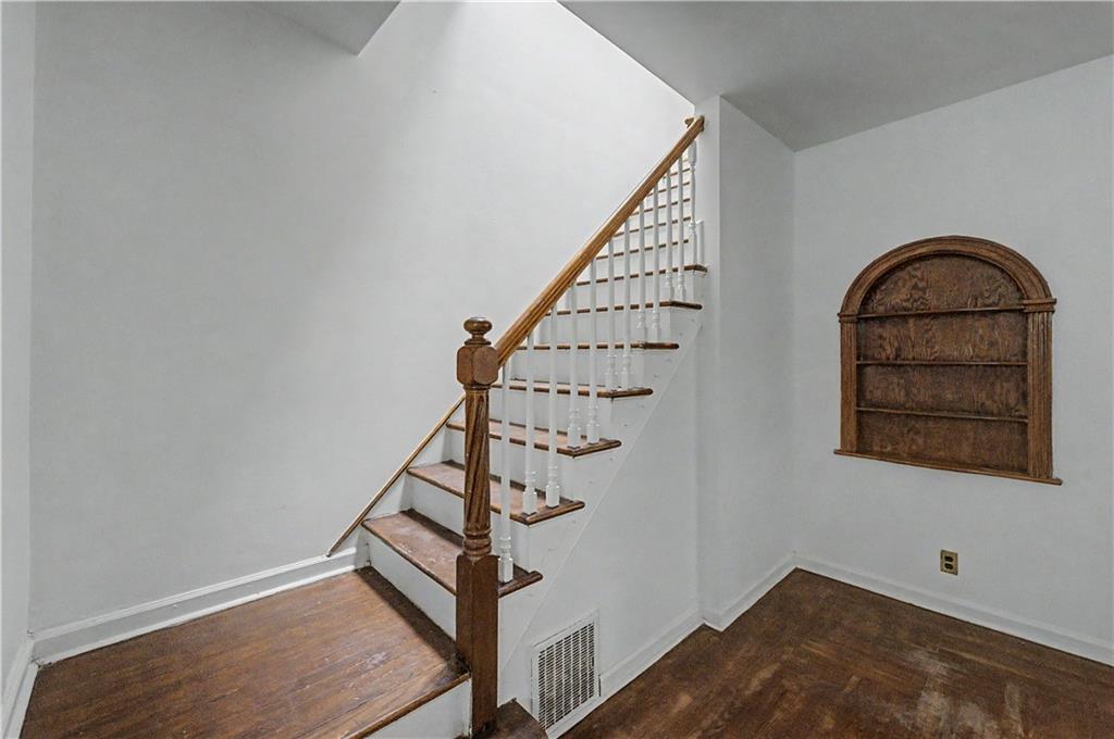 138 Van Cortlandt Park S Property Photo 20