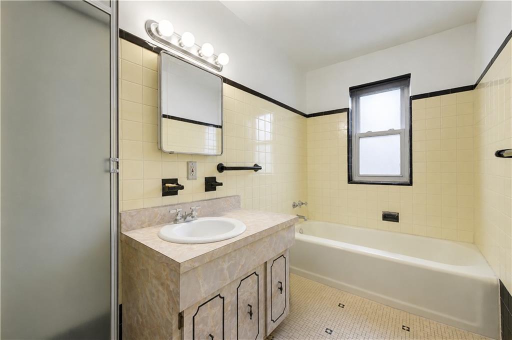 138 Van Cortlandt Park S Property Photo 23