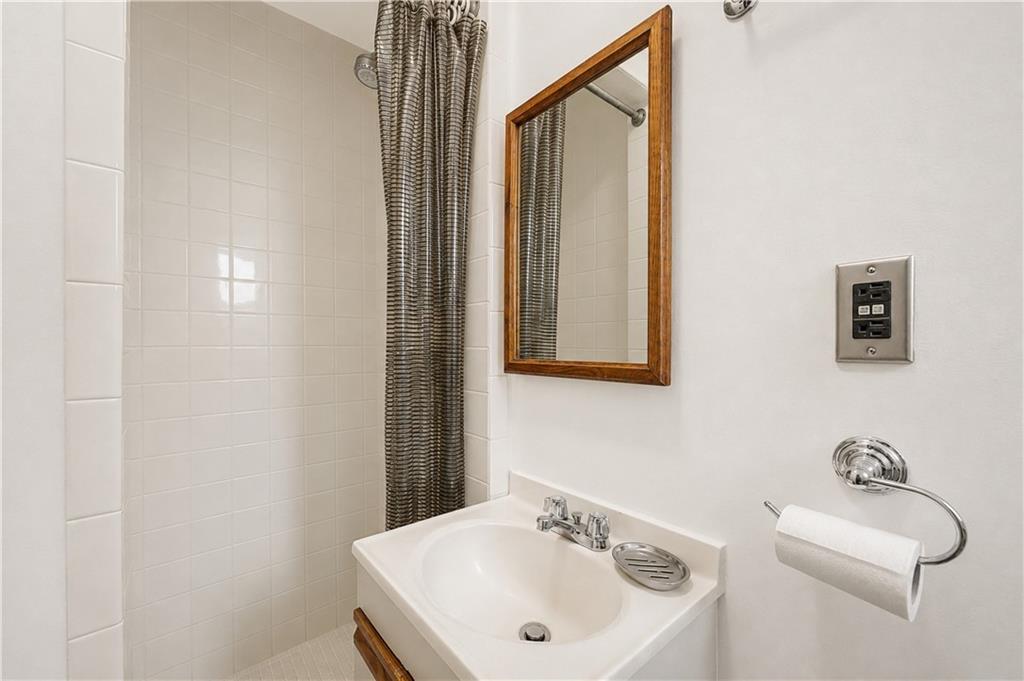 138 Van Cortlandt Park S Property Photo 30