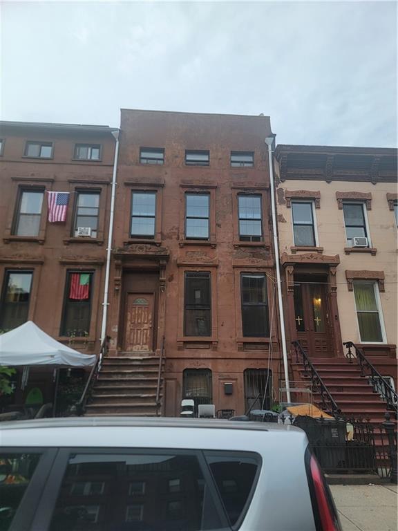211 Van Buren Street Property Photo 1