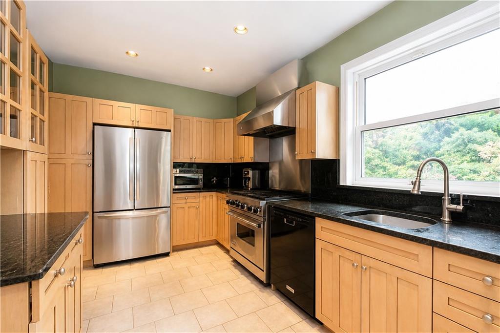 7724 Ridge Boulevard Property Photo 15