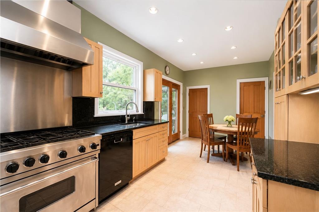 7724 Ridge Boulevard Property Photo 16