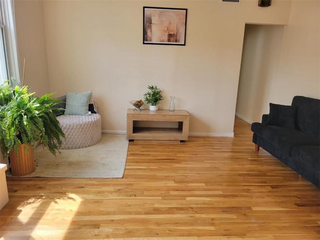 1378 East 5th Street Property Photo 3