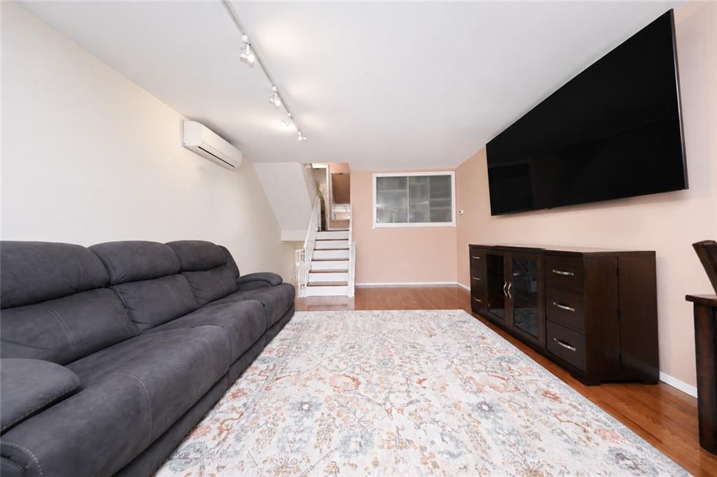 220 Slater Boulevard Property Photo 6