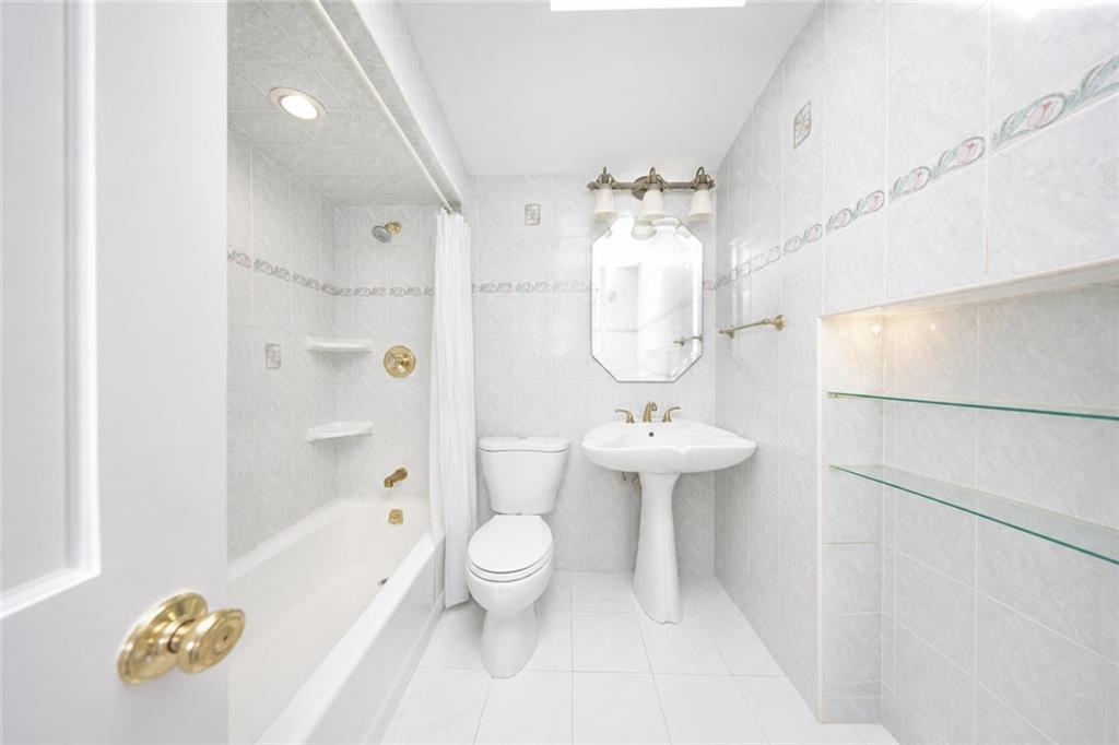 220 Slater Boulevard Property Photo 17