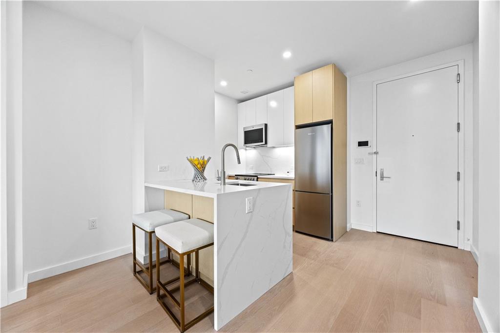 2183 Ocean Avenue 4a Property Photo 3