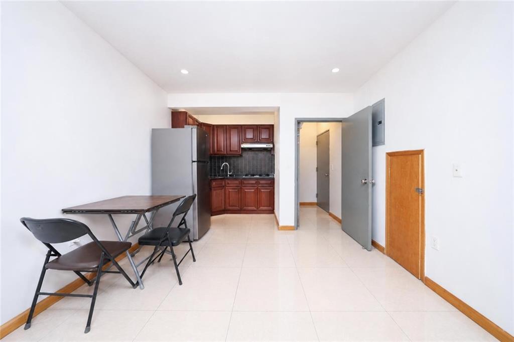664 51st Street 2a Property Photo 5