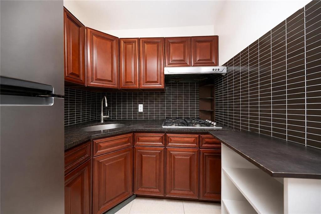 664 51st Street 2a Property Photo 7