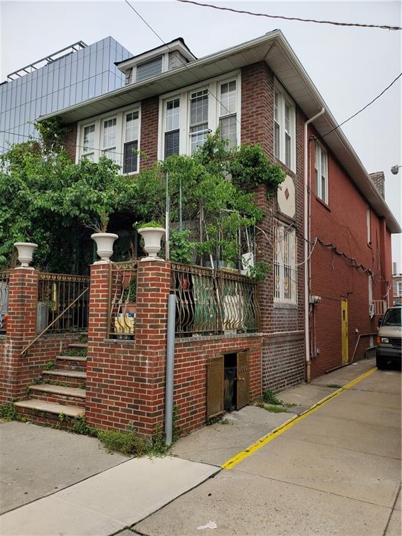 1201 East 10th Street Property Photo 1
