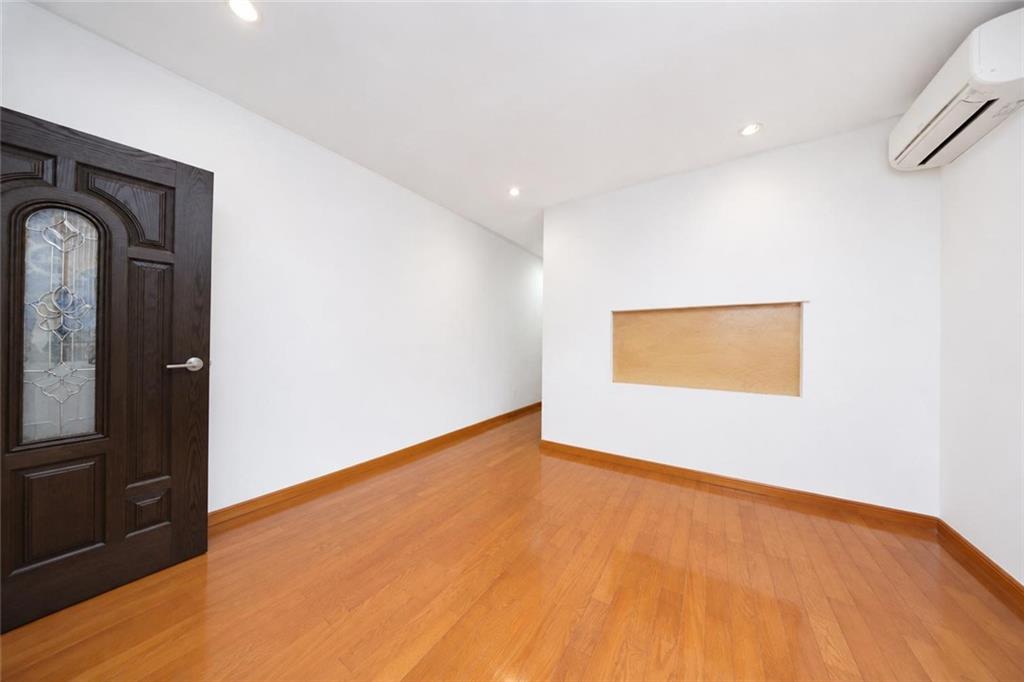 1669 Coleman Street Property Photo 3