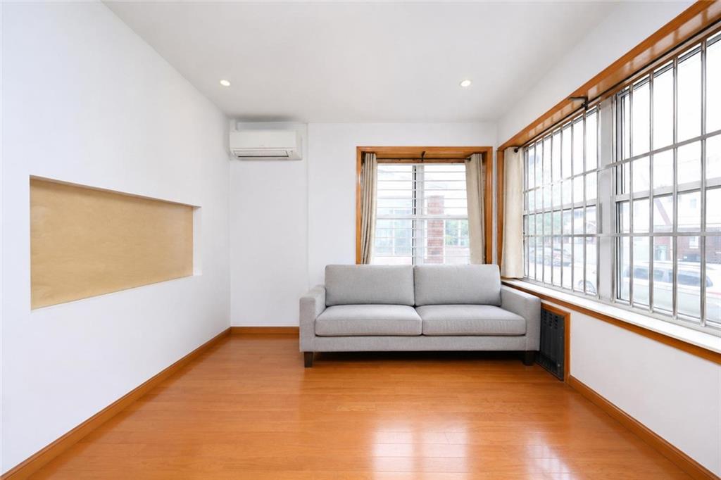 1669 Coleman Street Property Photo 4