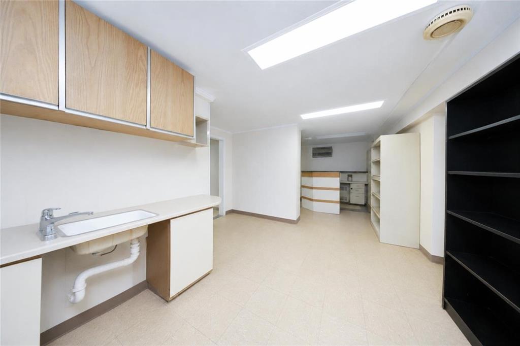 148 Radcliff Road Property Photo 8