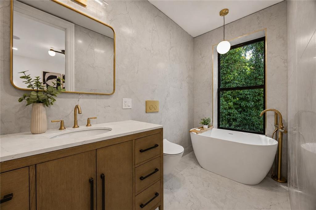 394 Bainbridge Street Property Photo 15