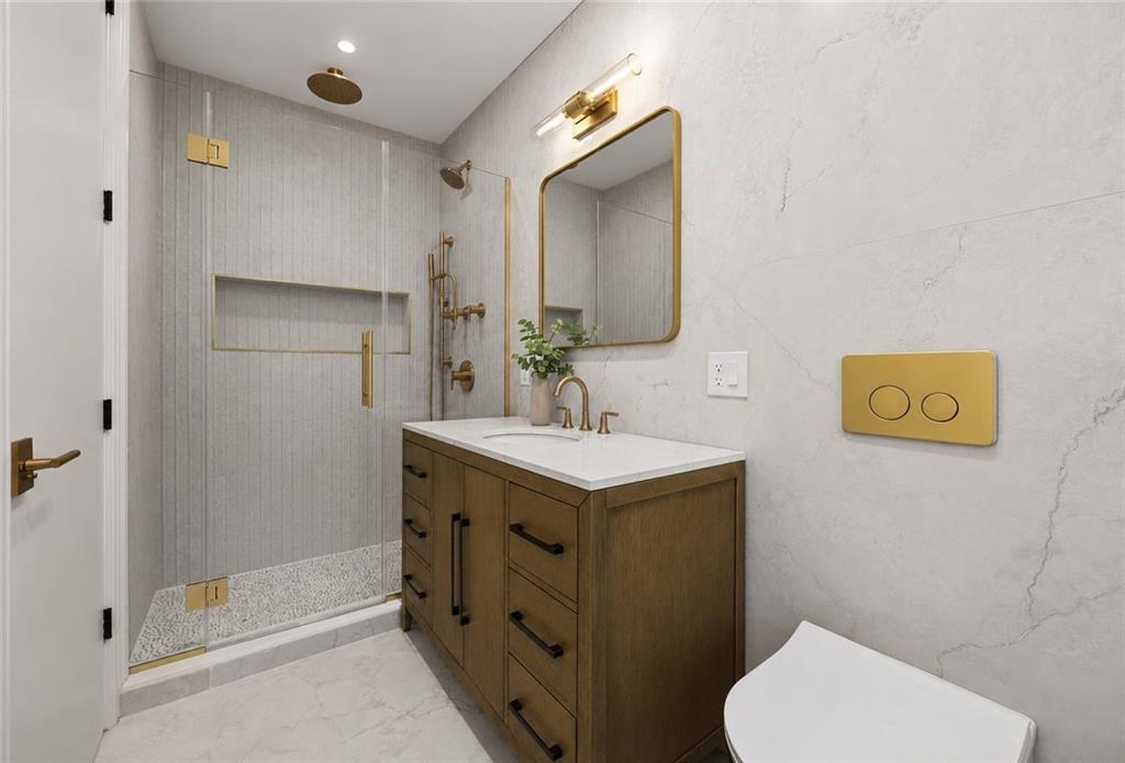 394 Bainbridge Street Property Photo 16