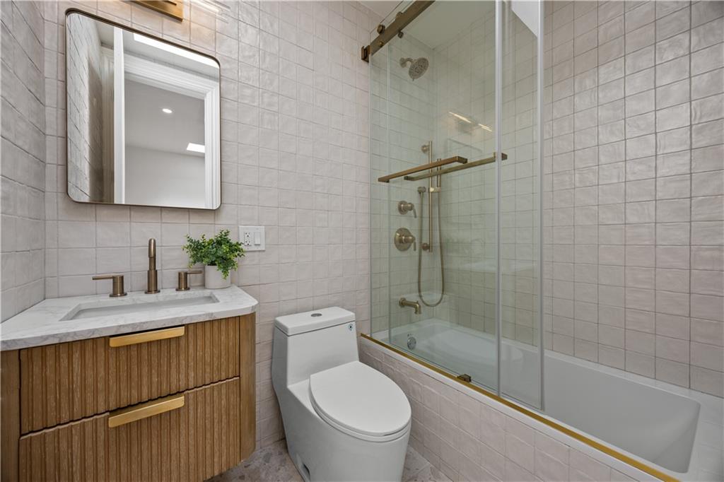 394 Bainbridge Street Property Photo 21