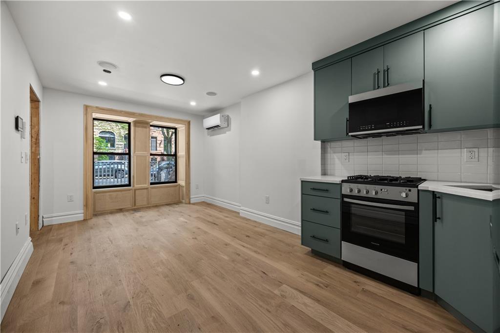 394 Bainbridge Street Property Photo 23