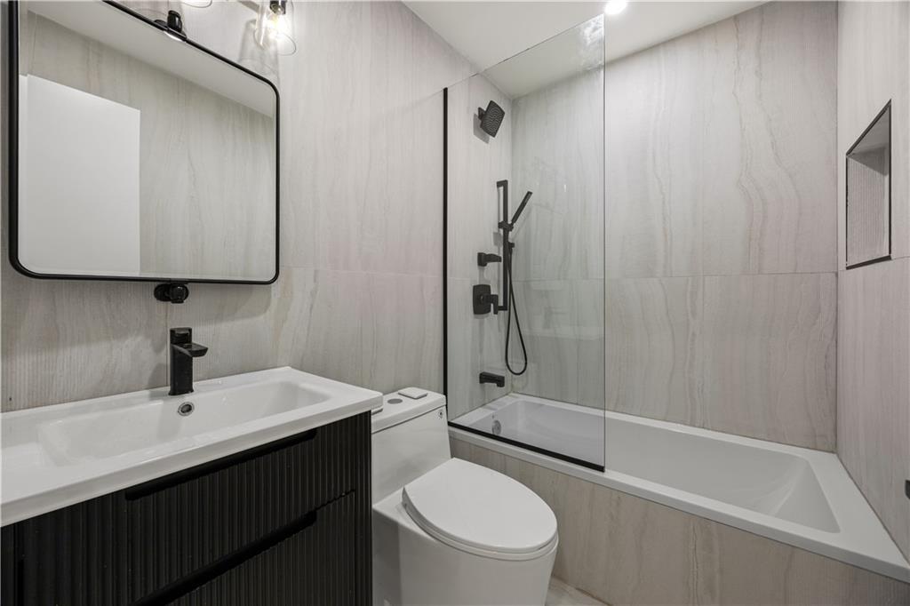 394 Bainbridge Street Property Photo 28