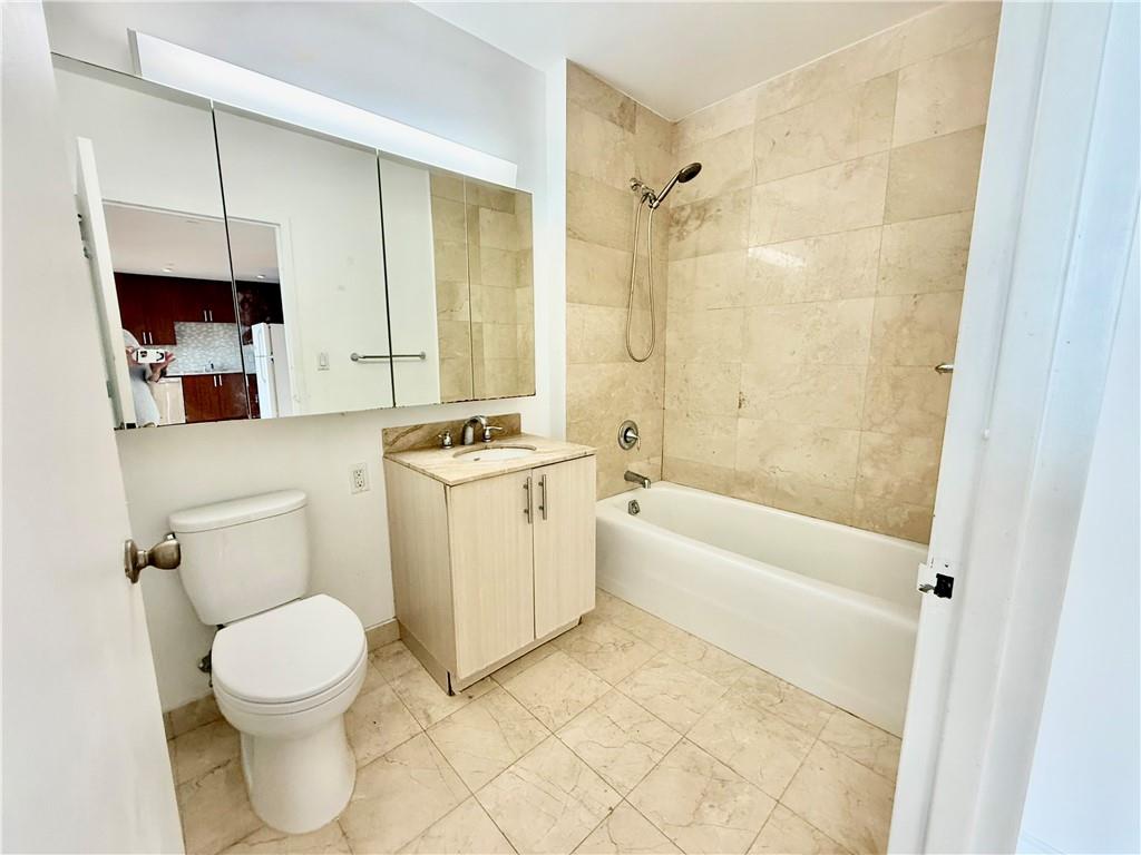 50 Oceana Dr West 10f Property Photo 16