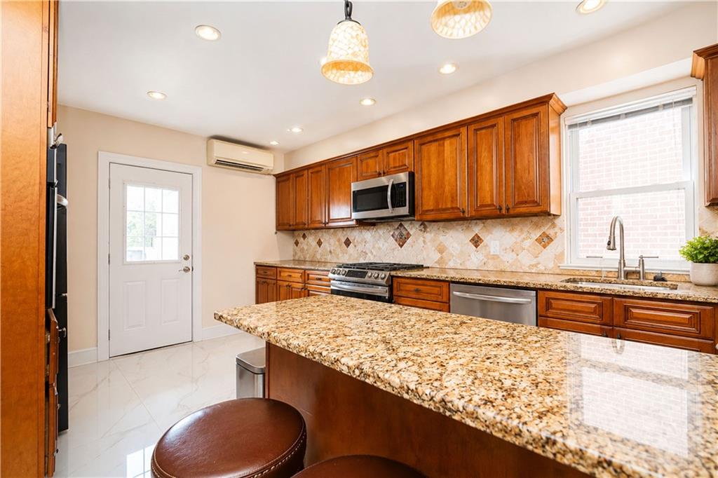 2529 West Street Property Photo 9