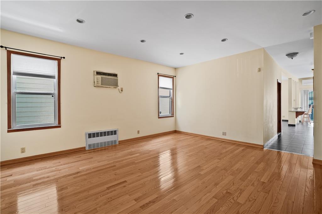 1844 West 11th Street Property Photo 4