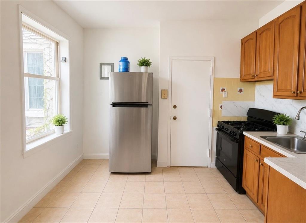 2805 Cropsey Avenue Property Photo 5