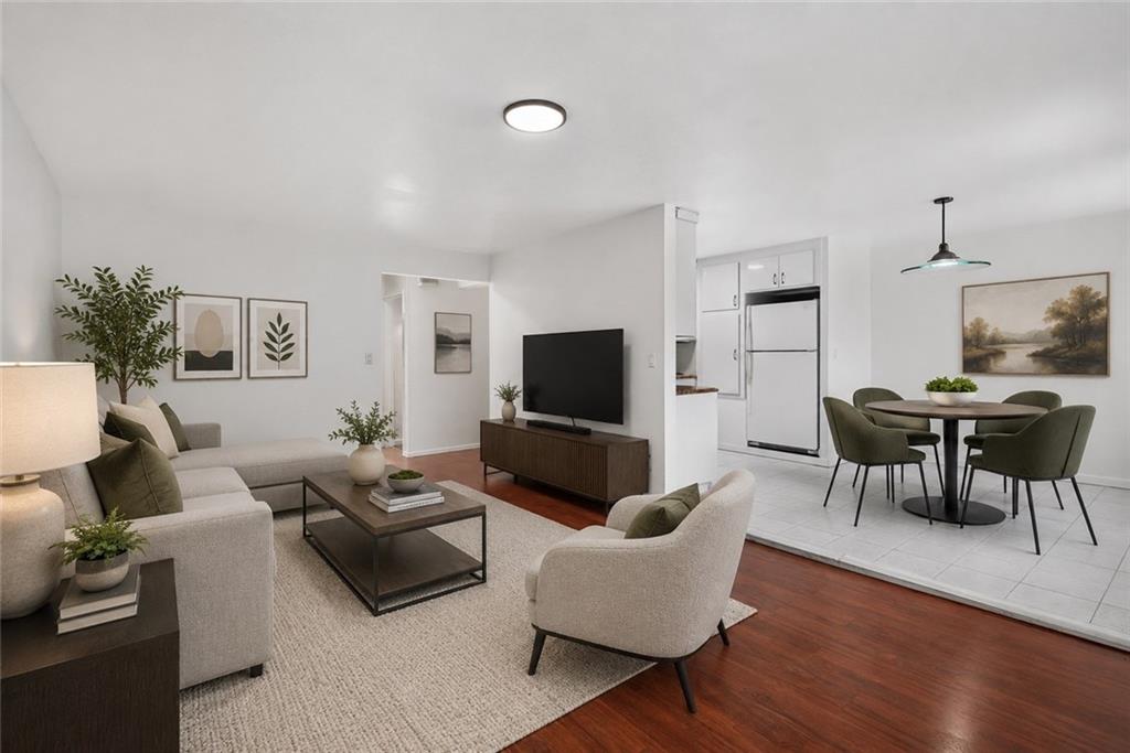 1122 East 57th Street Property Photo 2
