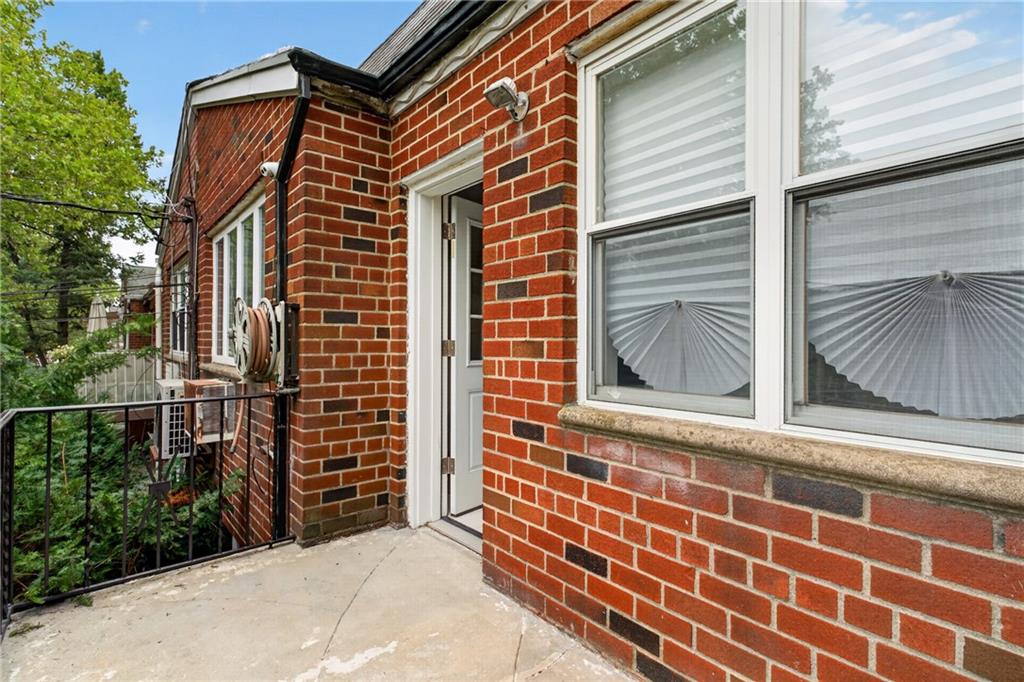 1122 East 57th Street Property Photo 7