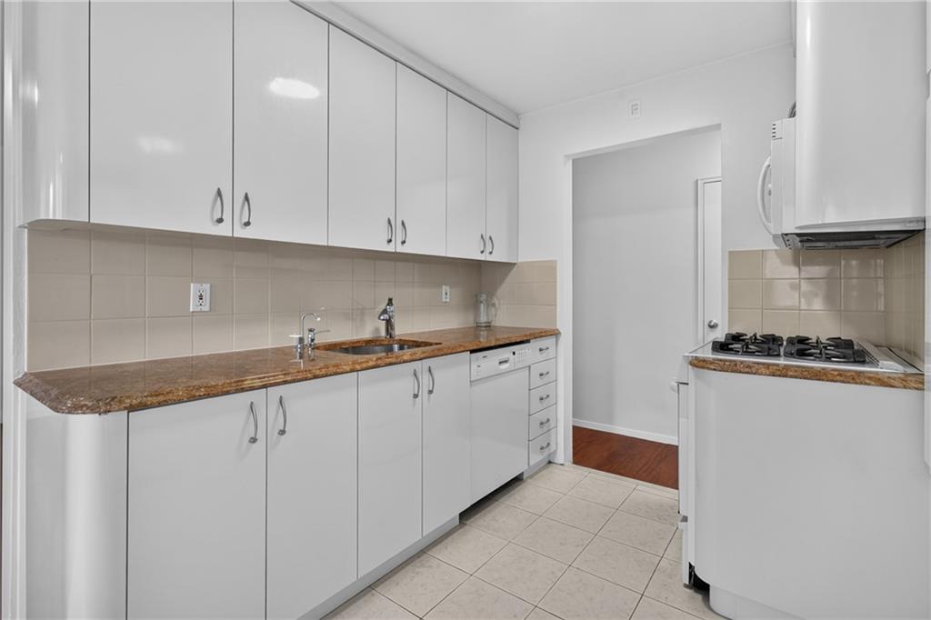 1122 East 57th Street Property Photo 9