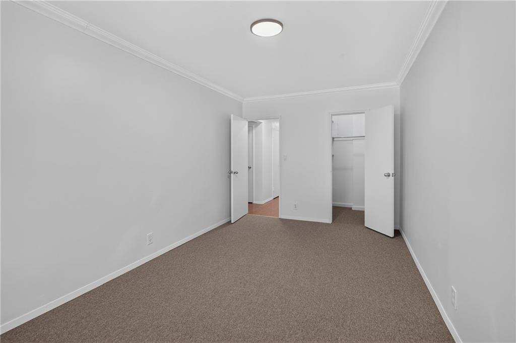 1122 East 57th Street Property Photo 12