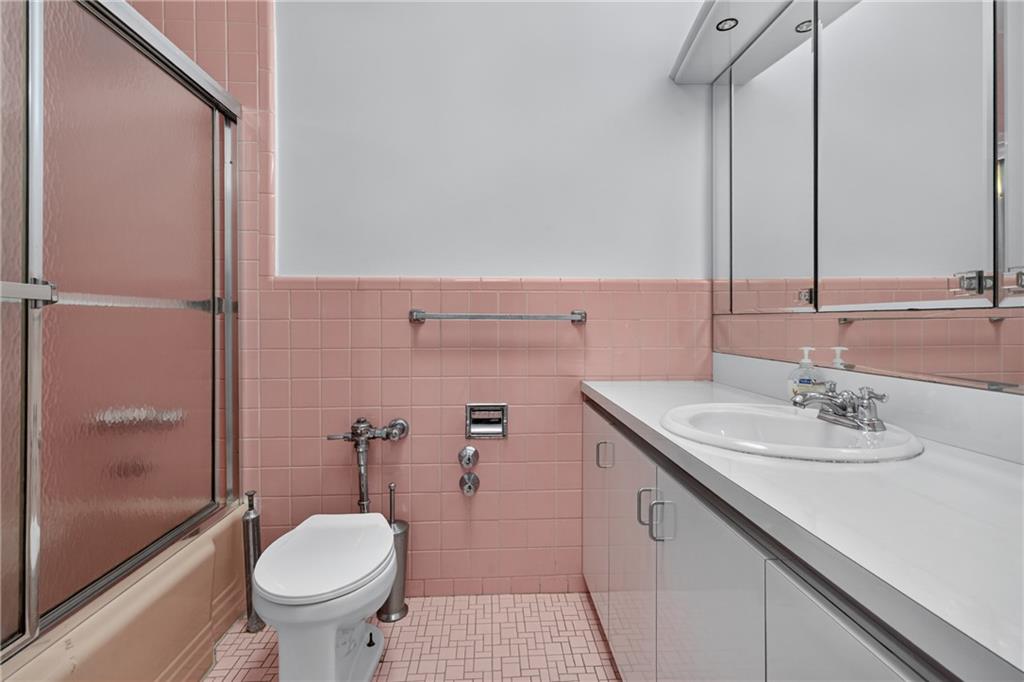 1122 East 57th Street Property Photo 18